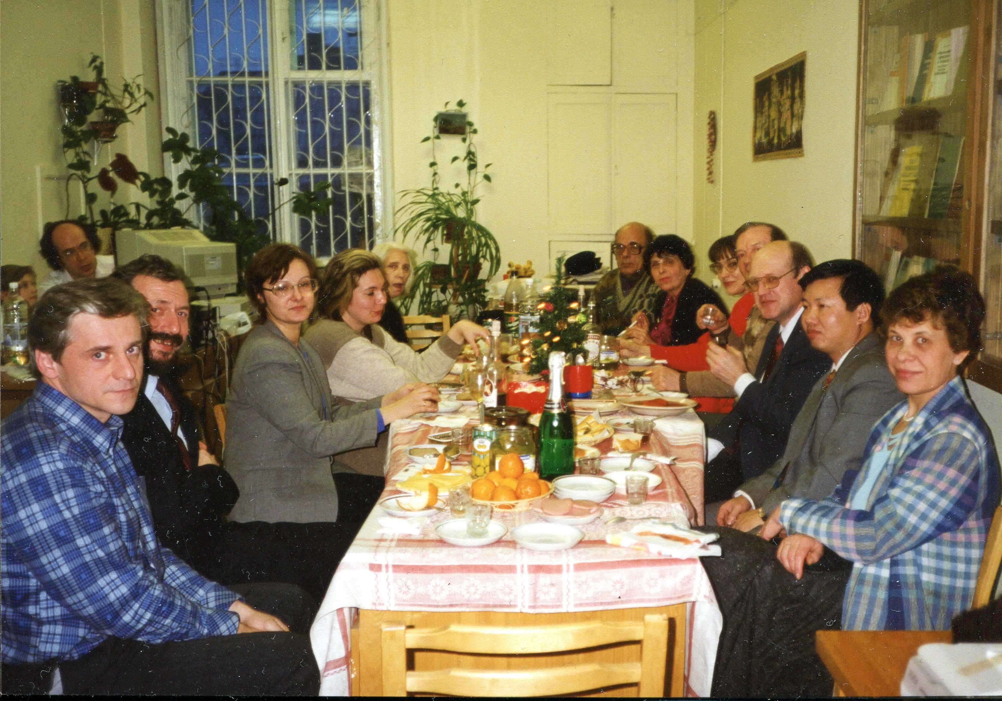 Встреча Нового 1997 года в секторе (из архива М.Т. Степанянц)