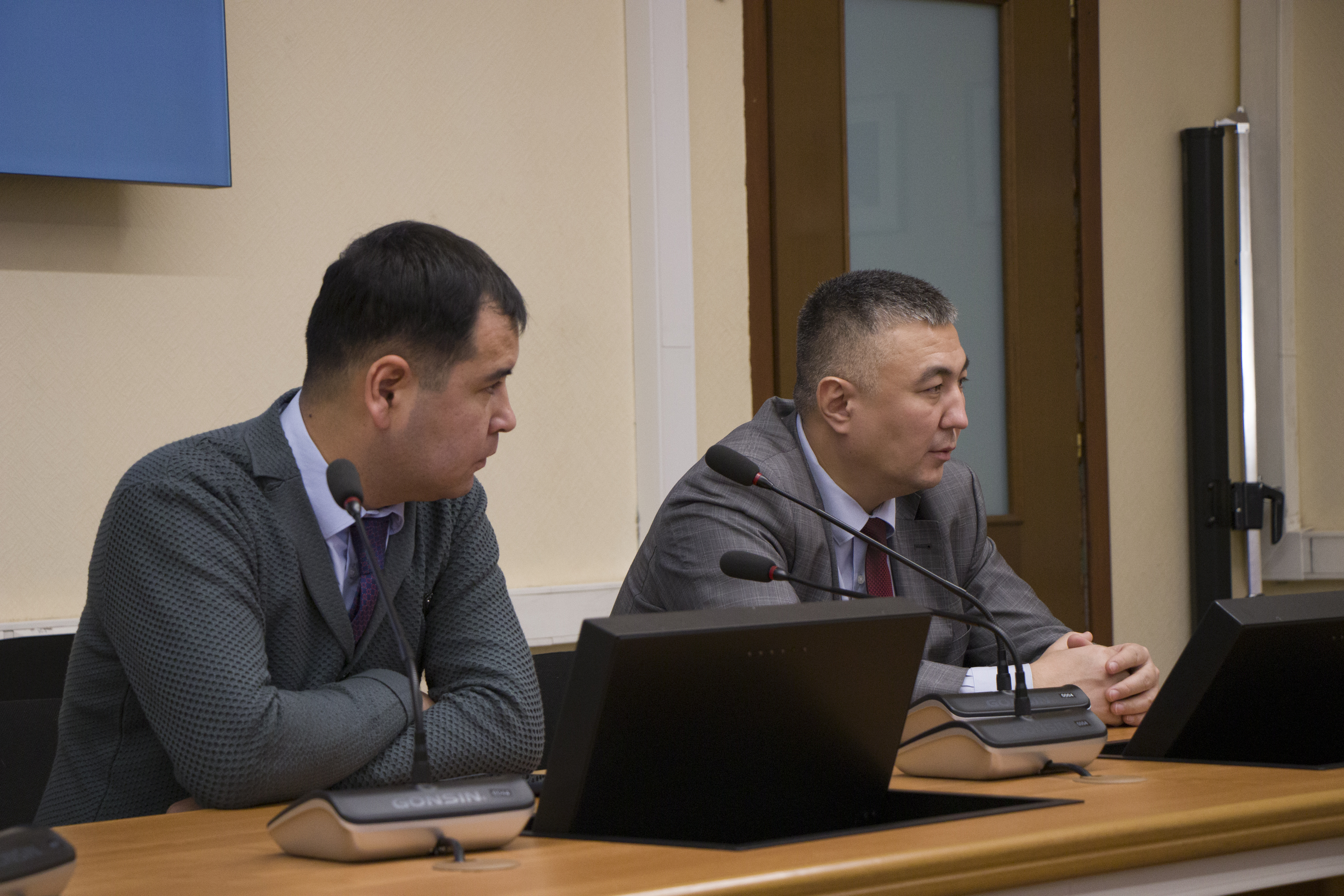 Встреча директора Института философии РАН А.В. Смирнова с делегацией учёных из Казахстана