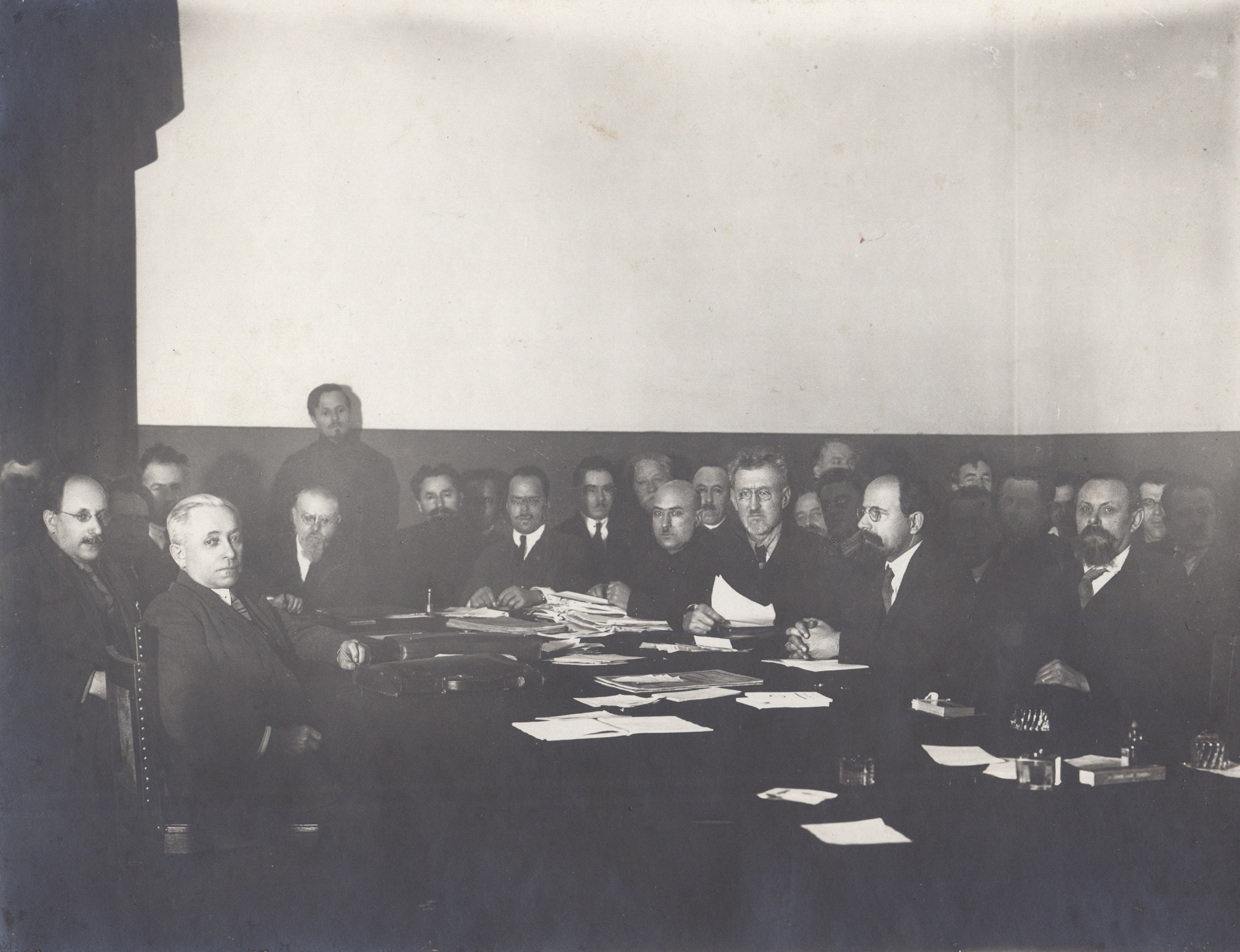 Президиум Коммунистической академии во главе с М.Н. Покровским. 1929 г. Крайний слева – А.М. Деборин.
